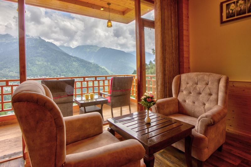 A blend of traditional Himachali warmth and modern comfort, perfect for a peaceful getaway.